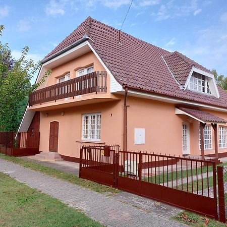 Villa Retro Ház Szántód Exterior foto